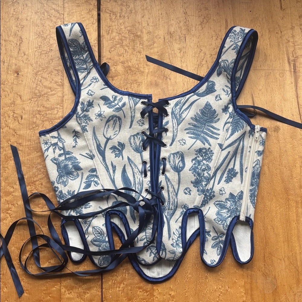 Scarlett darkness floral corset top blue and white size small - Picture 2 of 3